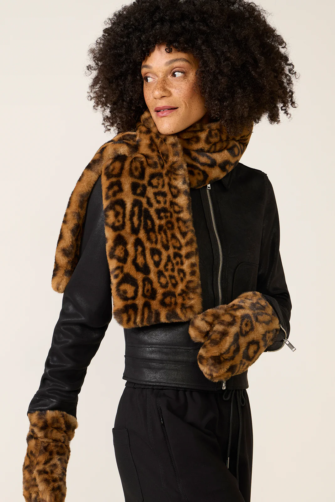 Coco Leopard Gloves - Image 2