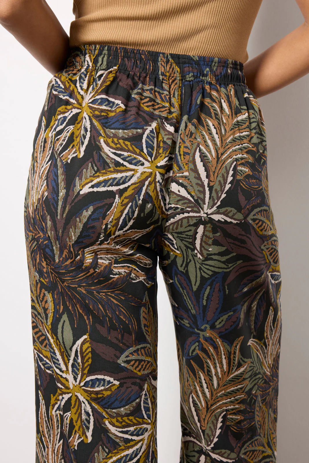 Isla Palm Printed Pants - Image 3