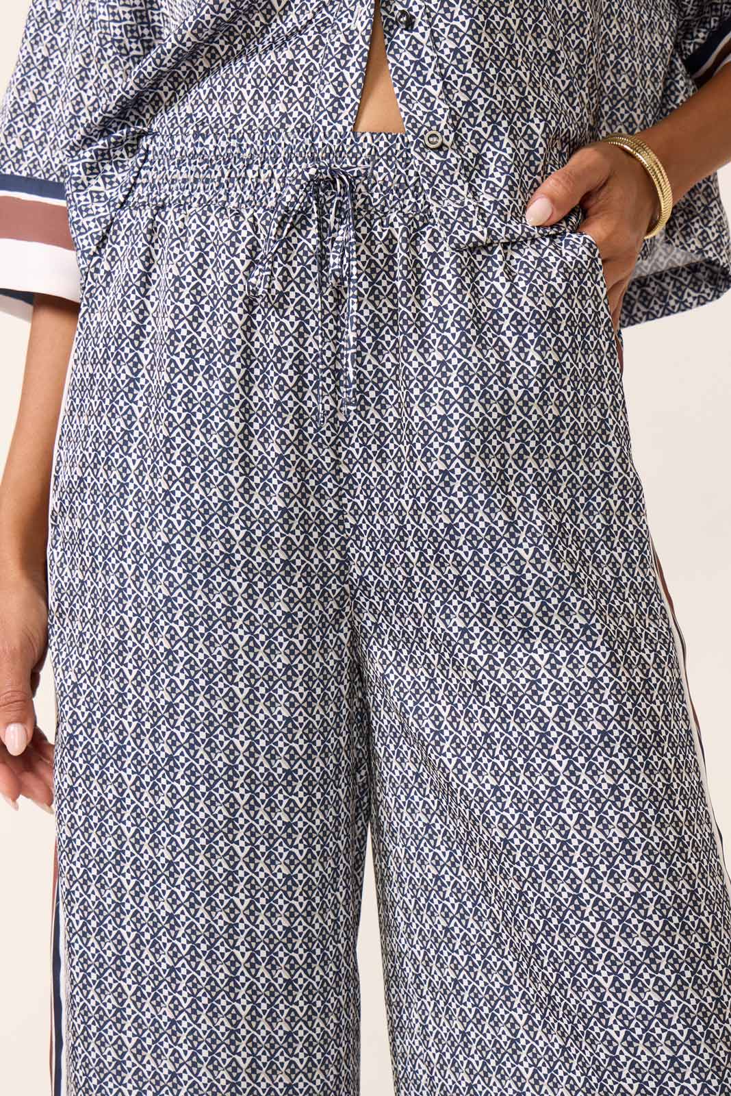 Printed Tala w Track Stripe - Image 2