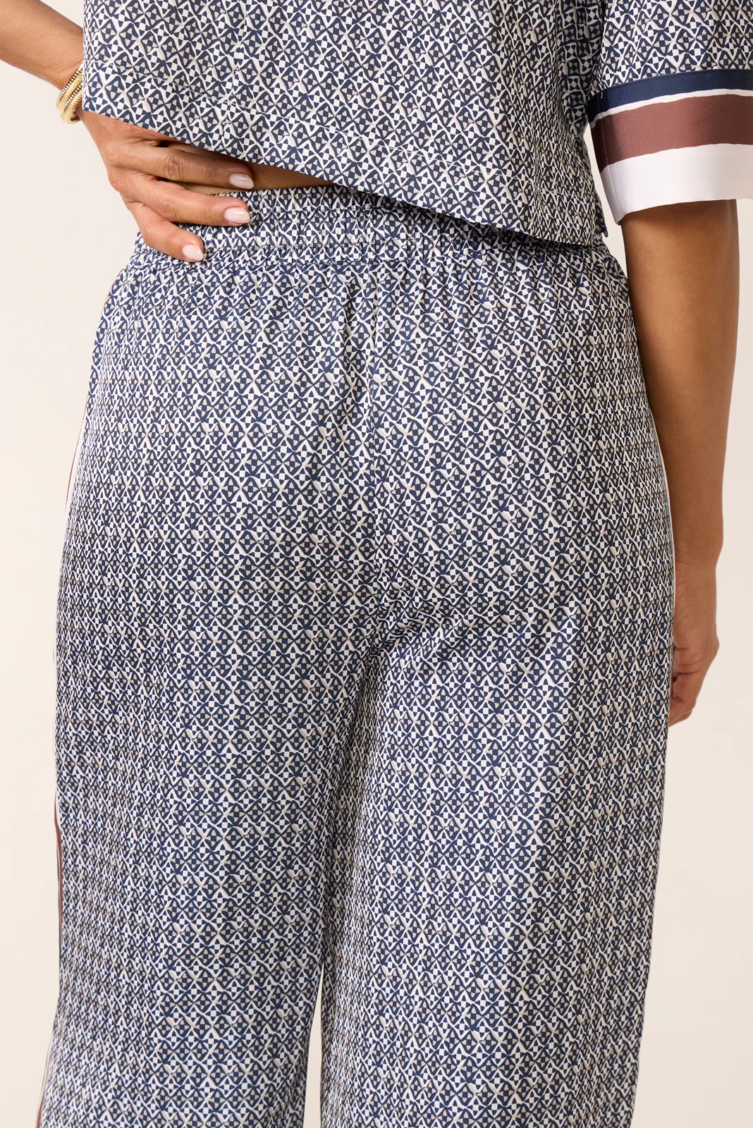 Printed Tala w Track Stripe - Image 3